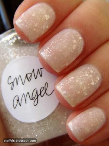 Dainty sparkle nail design